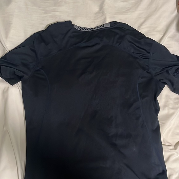 Dark Blue Nike Pro Combat T-Shirt. Great condition. Size Medium - Picture 3 of 3